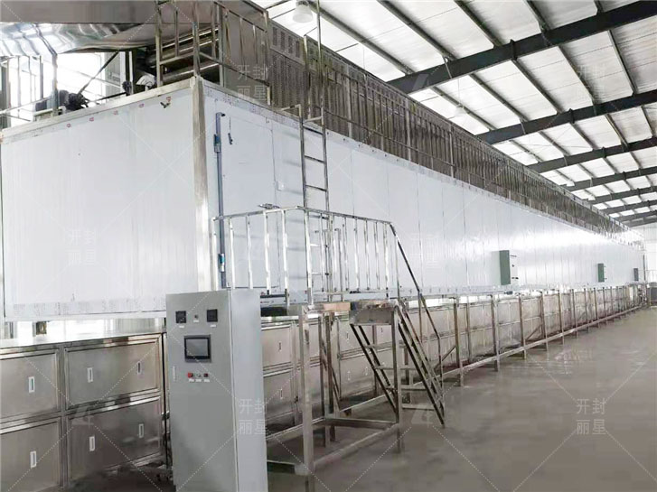 麗星設(shè)備廠生產(chǎn)的紅薯粉條機(jī)性能穩(wěn)定，便于操作