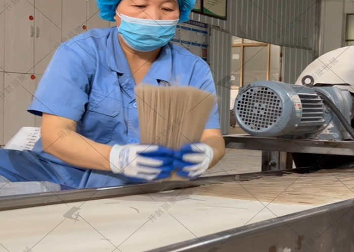 紫薯粉條和紅薯粉條有啥不一樣？辦廠選對設(shè)備是關(guān)鍵