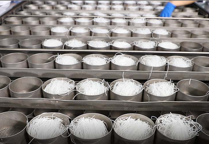 小型酸辣粉加工廠選擇自動(dòng)化生產(chǎn)線需要考慮哪些因素？?