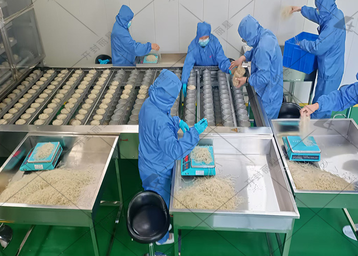 河北客戶碗裝粉絲生產(chǎn)設備試機現(xiàn)場實拍