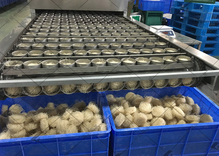 麗星酸辣粉生產(chǎn)線，復水時間快不渾湯不斷條